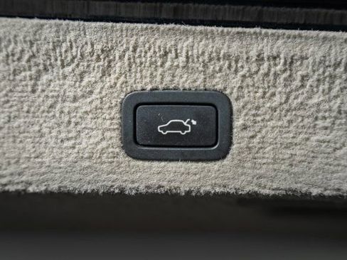 Used 2016 Volvo XC70 T5 Platinum w/ Climate Package image 10