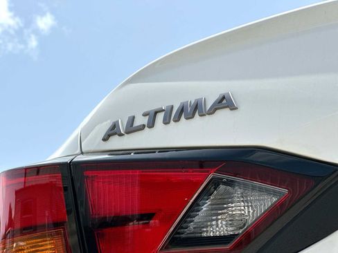 Used 2025 Nissan Altima 2.5 SR FWD image 15