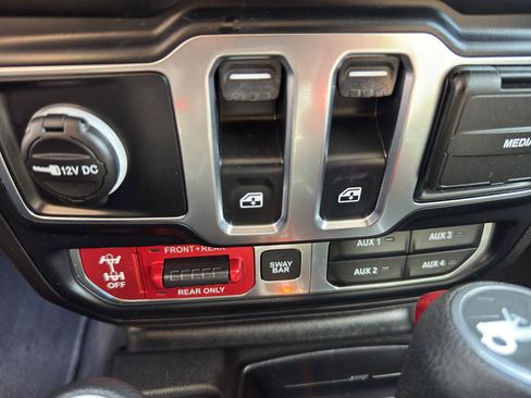 Used 2020 Jeep Wrangler Rubicon w/ Steel Bumper Group AWD/4WD image 26