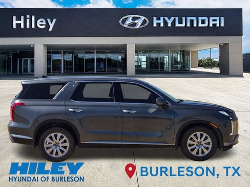 Used 2025 Hyundai Palisade SEL FWD image 3