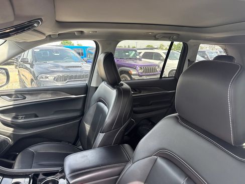 Used 2023 Jeep Grand Cherokee 4WD 4xe image 15
