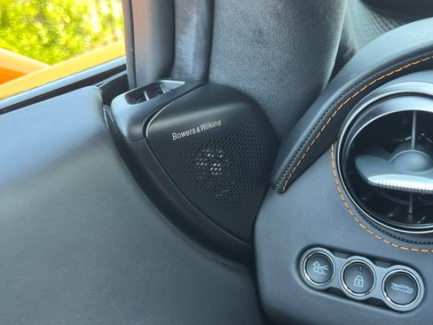 Used 2025 McLaren 750S Spider RWD image 36