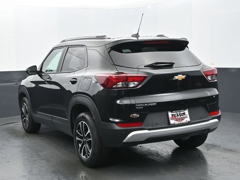Used 2025 Chevrolet TrailBlazer LT w/ Driver Confidence Package image 4