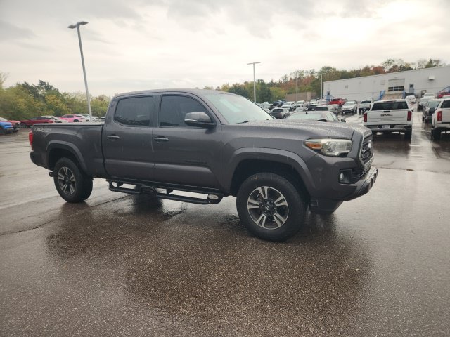Used 2018 Toyota Tacoma TRD Sport w/ TRD Premium Sport Package AWD/4WD image 5