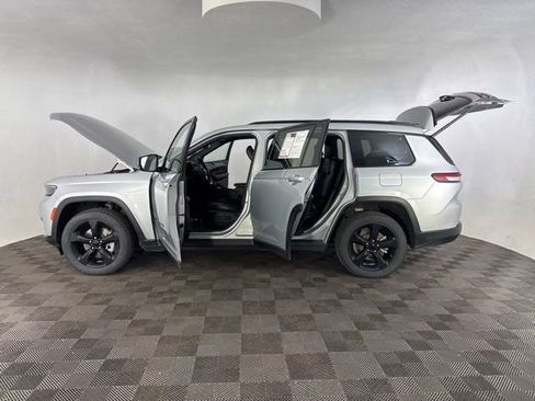 Used 2021 Jeep Grand Cherokee L Laredo image 11