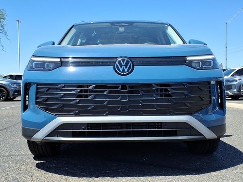 New 2026 Volkswagen Tiguan SE FWD image 2