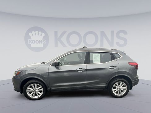 Used 2019 Nissan Rogue Sport SV image 2
