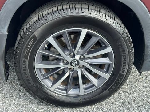 Used 2017 Toyota Highlander XLE AWD/4WD image 9