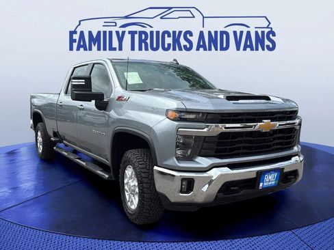Used 2024 Chevrolet Silverado 2500 LT AWD/4WD image 7