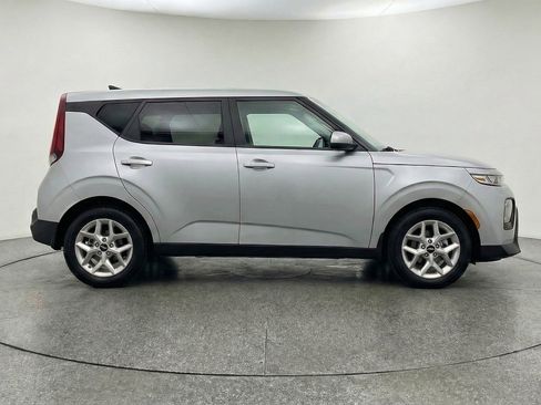Used 2025 Kia Soul LX w/ LX Technology Package image 11