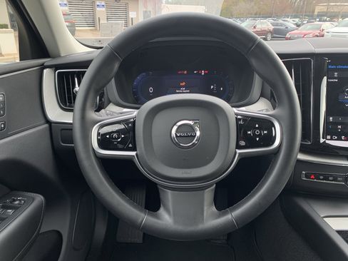 Used 2025 Volvo XC60 B5 Plus image 18