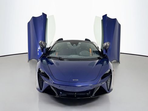 Used 2025 McLaren Artura Spider RWD image 2