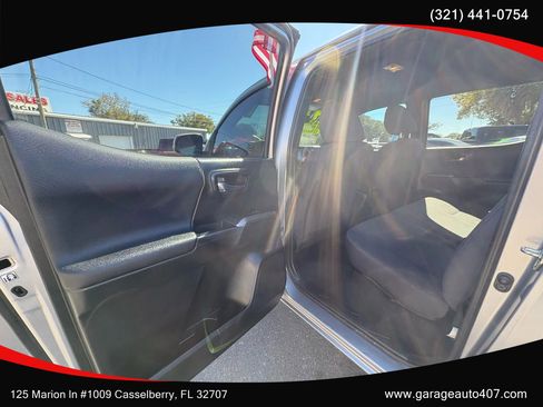Used 2017 Toyota Tacoma TRD Sport image 20