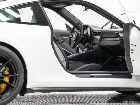 Used 2019 Porsche 911 Carrera GTS image 23