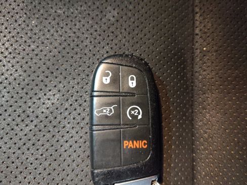 Used 2019 Jeep Grand Cherokee Altitude AWD/4WD image 32