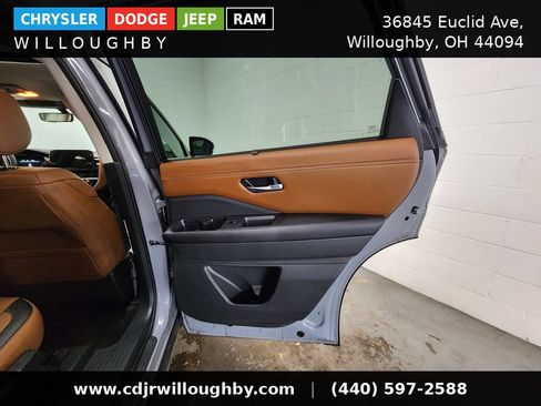 Used 2025 Nissan Pathfinder Platinum AWD/4WD image 36