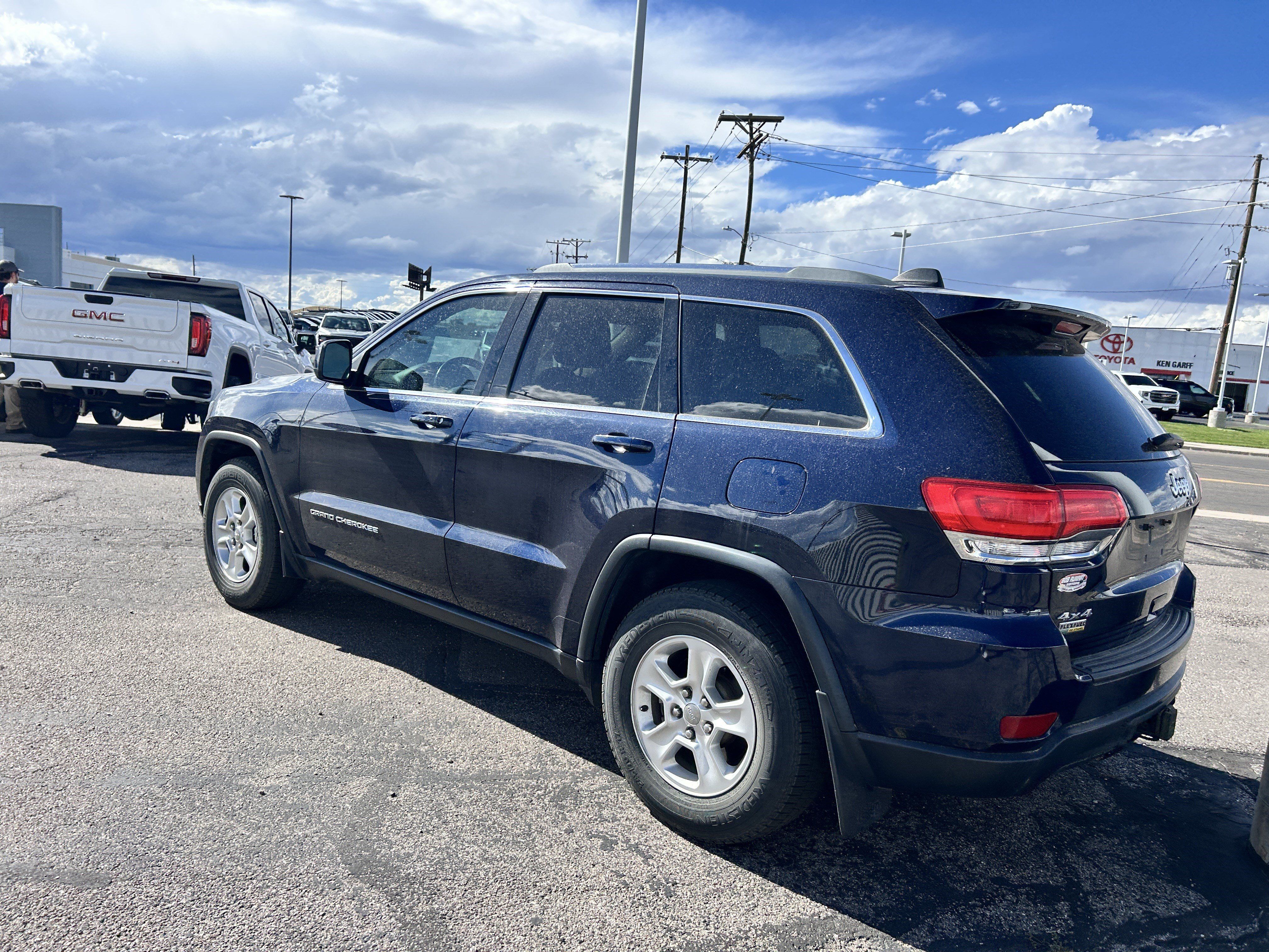 Used 2014 Jeep Grand Cherokee Laredo w/ Trailer Tow Group IV AWD/4WD image 3