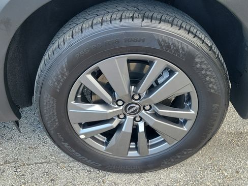 Certified 2025 Nissan Pathfinder SV w/ SV Premium Package FWD image 9