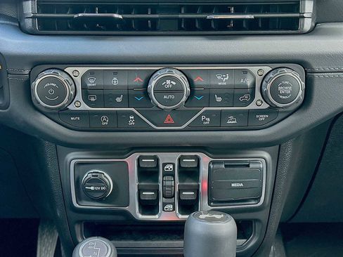 New 2026 Jeep Wrangler Unlimited Sahara AWD/4WD image 16