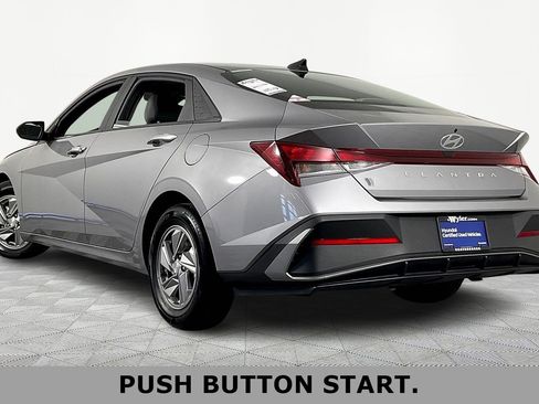 Used 2025 Hyundai Elantra SE FWD image 4