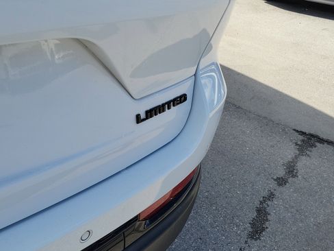 Used 2023 Jeep Grand Cherokee Limited w/ Luxury Tech Group II image 32