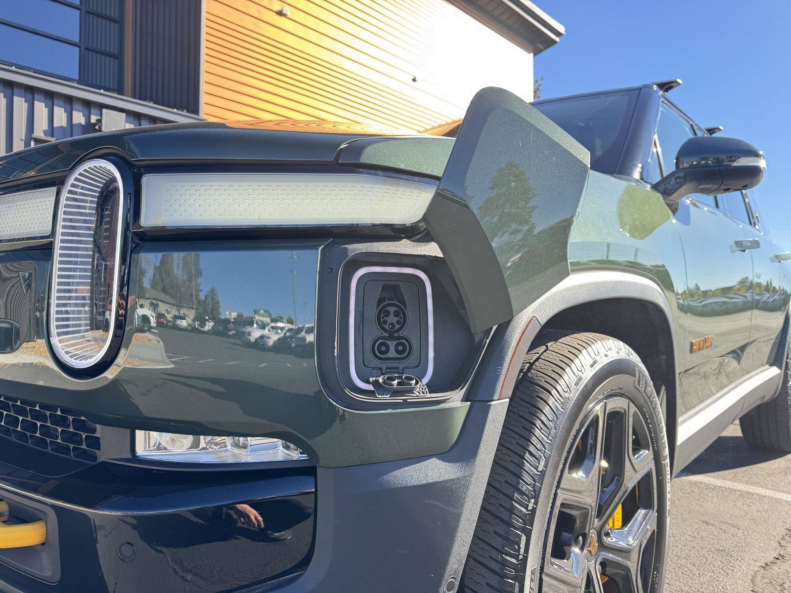 Used 2023 Rivian R1S Adventure Quad AWD/4WD image 27