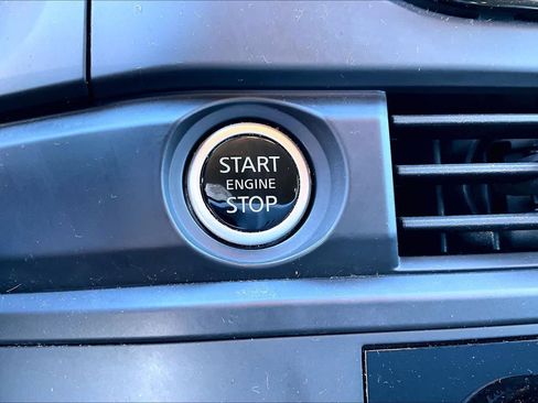 Used 2023 Nissan Pathfinder S image 30