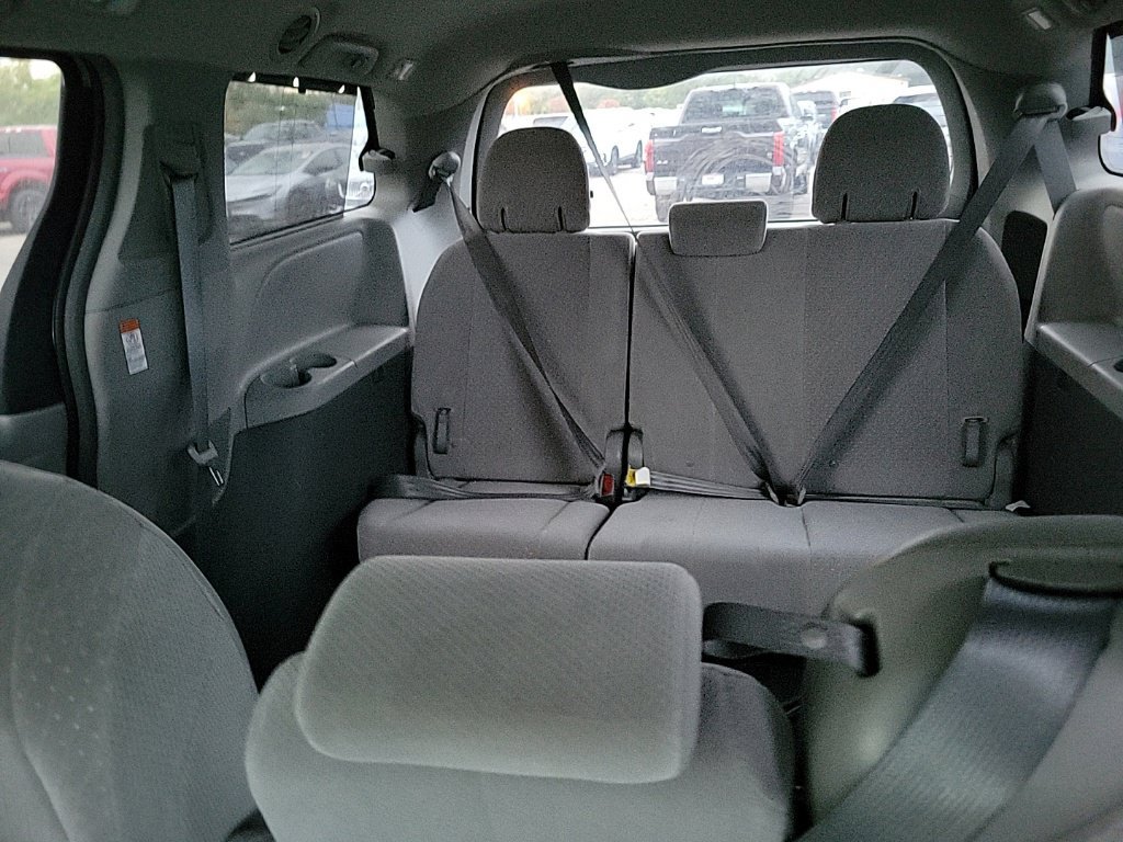 Used 2015 Toyota Sienna LE FWD image 11