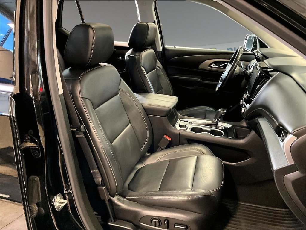 Used 2019 Chevrolet Traverse LT w/ LT Premium Package AWD/4WD image 11