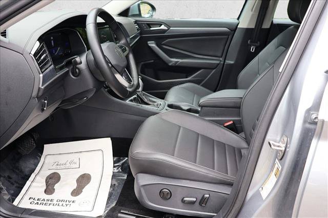 Used 2024 Volkswagen Jetta SE FWD image 11