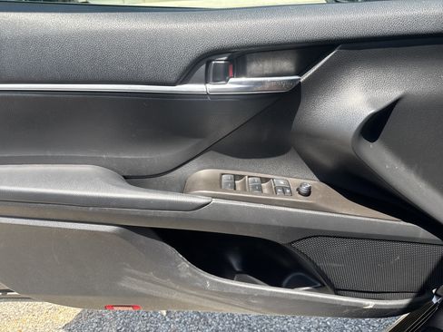 Used 2023 Toyota Camry SE FWD image 9