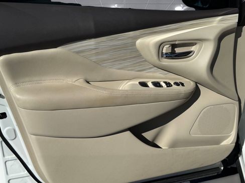 Used 2018 Nissan Murano SV w/ Premium Package image 13