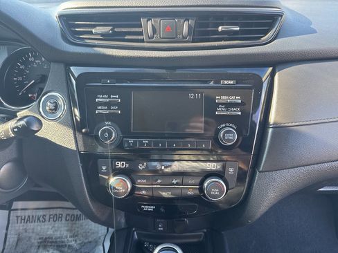 Used 2017 Nissan Rogue SV image 13