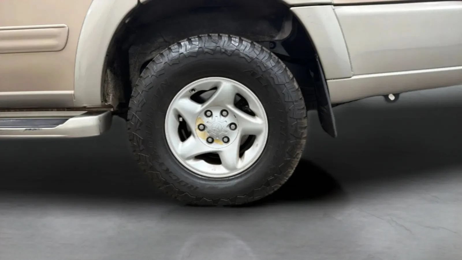 Used 2002 Toyota Sequoia SR5 w/ Preferred Pkg AWD/4WD image 26