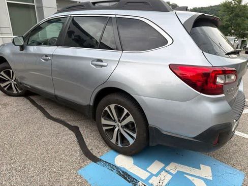 Used 2018 Subaru Outback 2.5i Limited AWD/4WD image 8