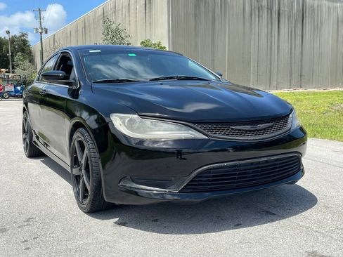 Used 2015 Chrysler 200 Limited FWD image 4