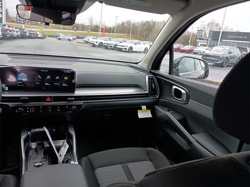 New 2026 Kia Sorento LX image 11