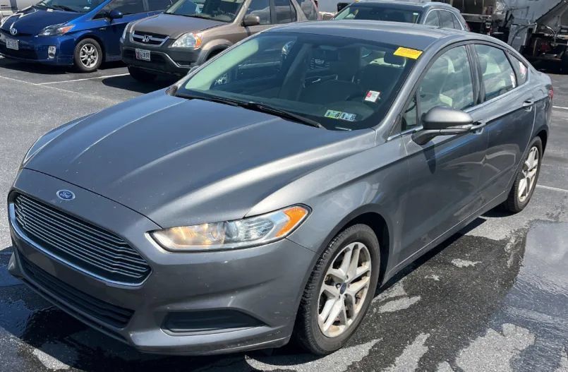 Used 2014 Ford Fusion SE FWD image 1