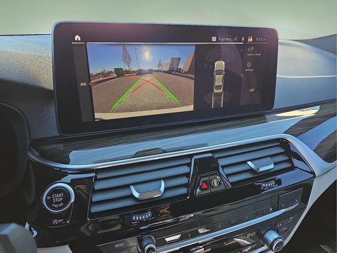 Used 2021 BMW 530i xDrive w/ Premium Package image 17