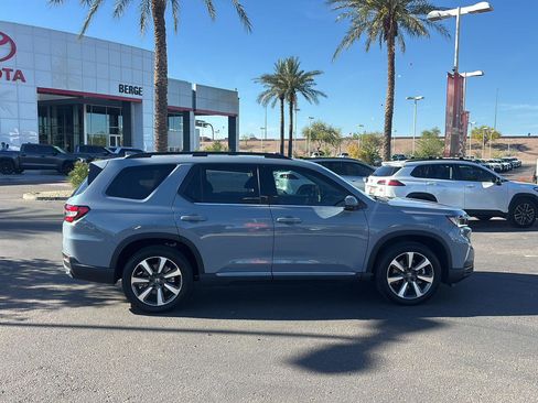 Used 2025 Honda Pilot Elite image 8