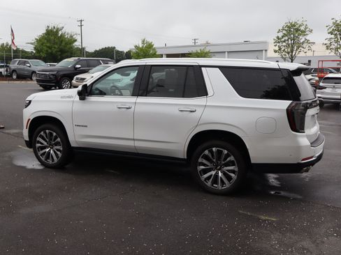 Used 2025 Chevrolet Tahoe High Country AWD/4WD image 8