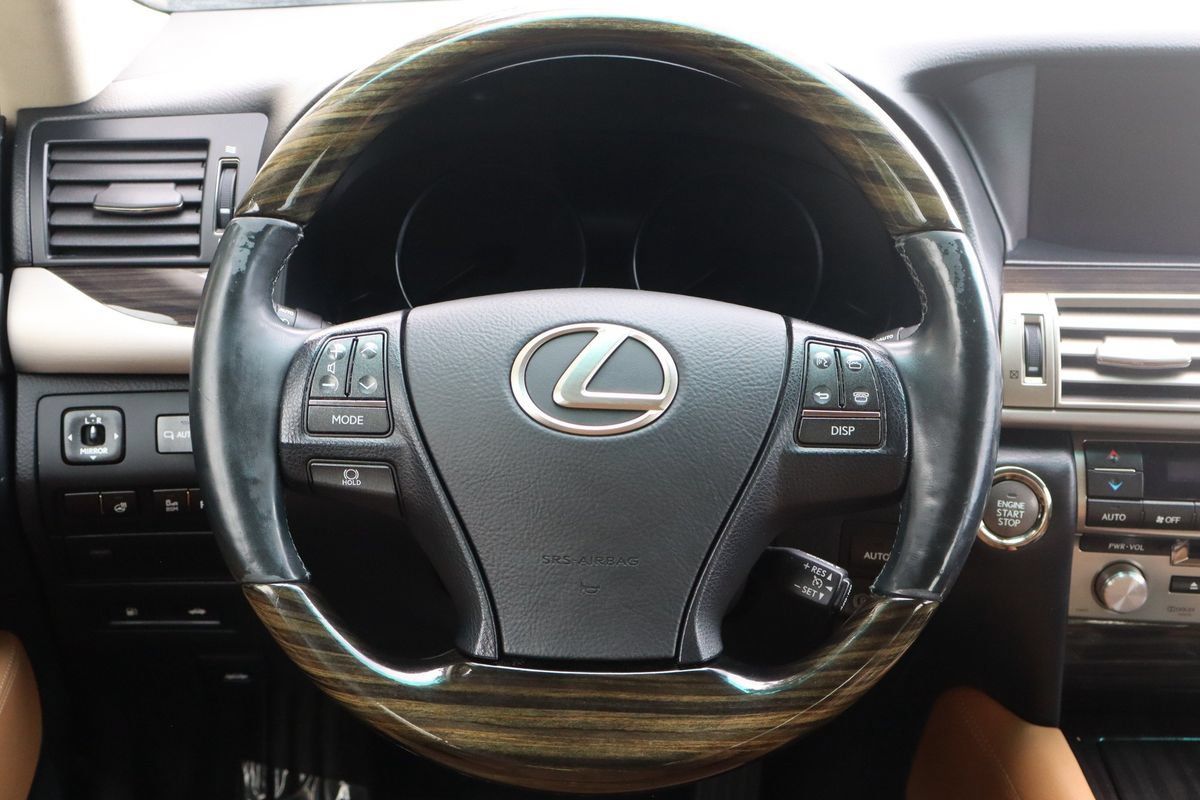 Used 2014 Lexus LS 460 AWD w/ Comfort Package image 18