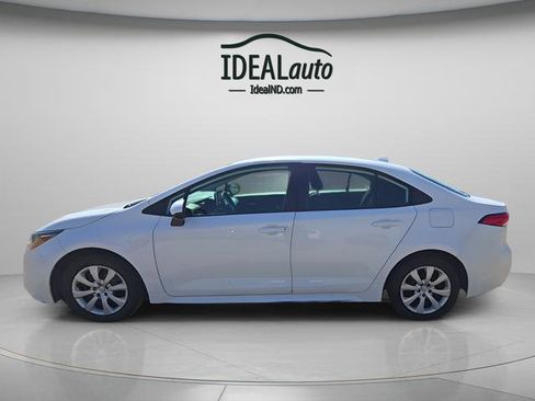Used 2020 Toyota Corolla LE image 2