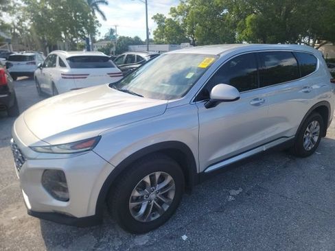 Used 2019 Hyundai Santa Fe SEL FWD image 2