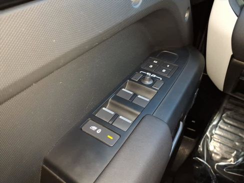 Used 2025 Land Rover Defender 110 S image 22