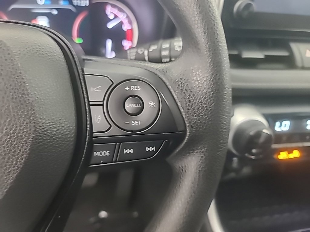 Used 2025 Toyota RAV4 XLE AWD/4WD image 29