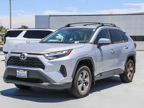 Used 2022 Toyota RAV4 XLE FWD image 3