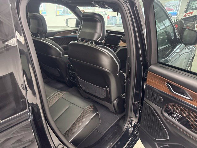 Used 2023 Jeep Grand Cherokee Summit w/ Luxury Tech Group V AWD/4WD image 30