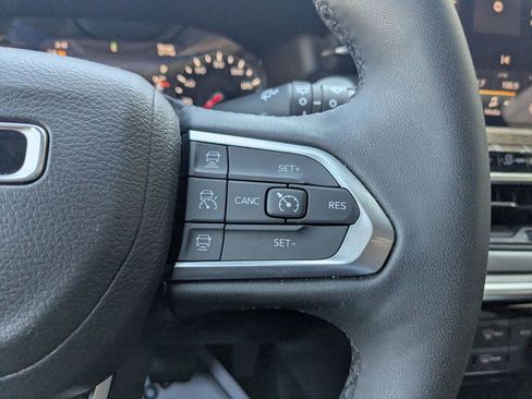 Used 2025 Jeep Compass Limited image 16