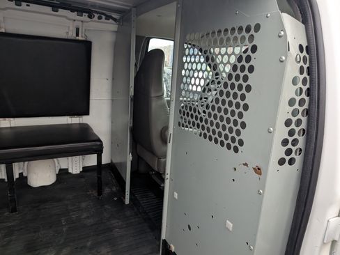 Used 2004 Chevrolet Express 2500 RWD image 10